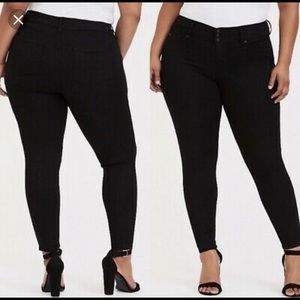 Torrid Black Jeggings 26R NWOT